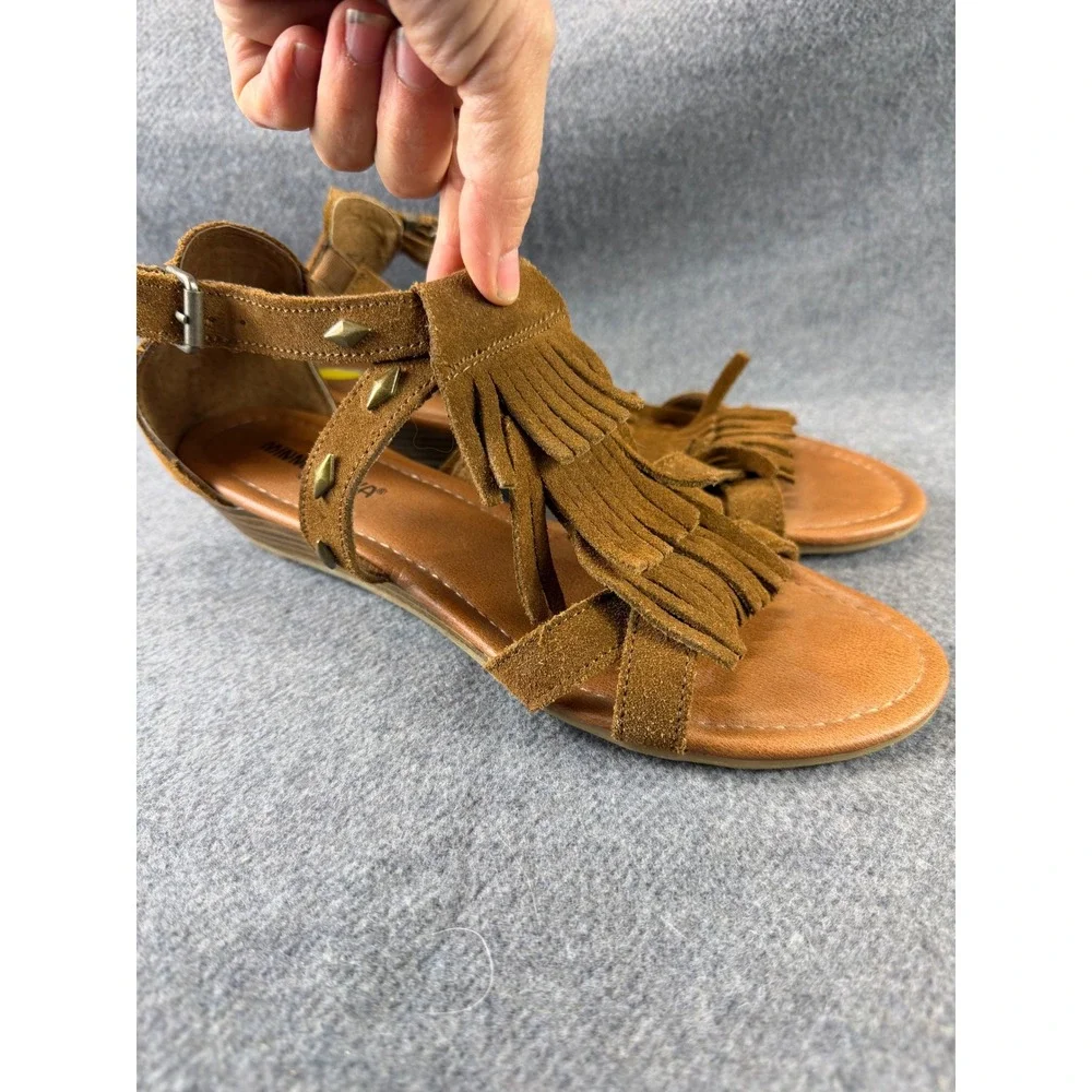 Minnetonka Sandals Women 9 Brown Leather Suede Fringe‎ Studded Flats Boho